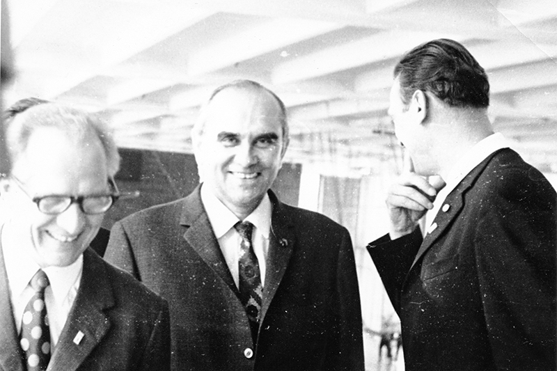 � 100-����� �� ��� �������� ������� ���� ����������